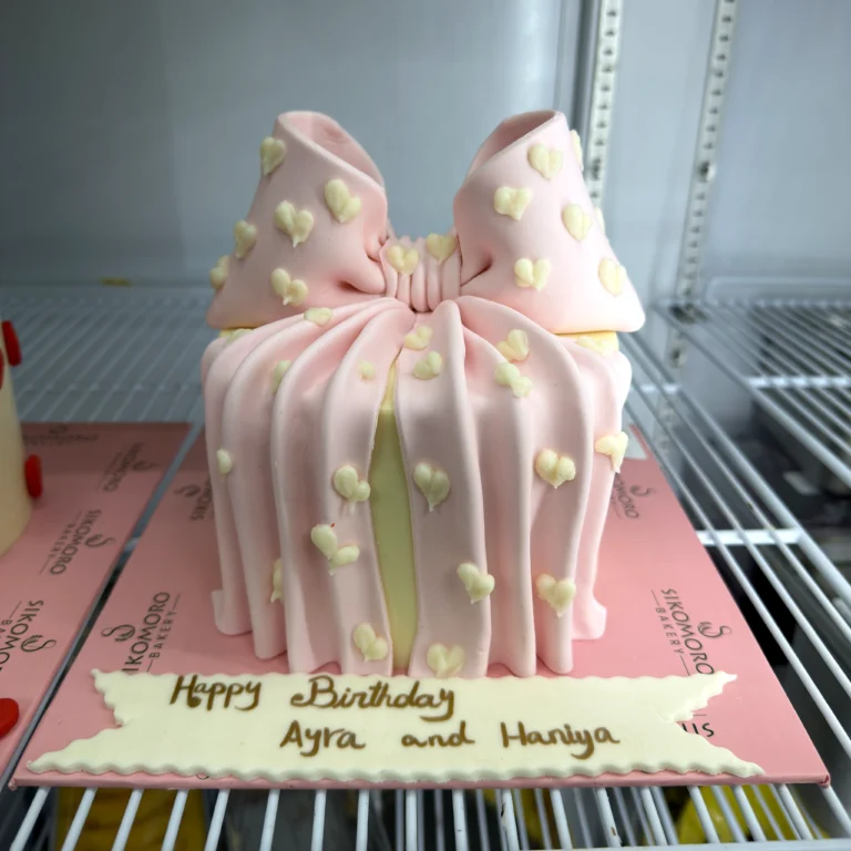 Pink bow birthday cake at Sikomoro